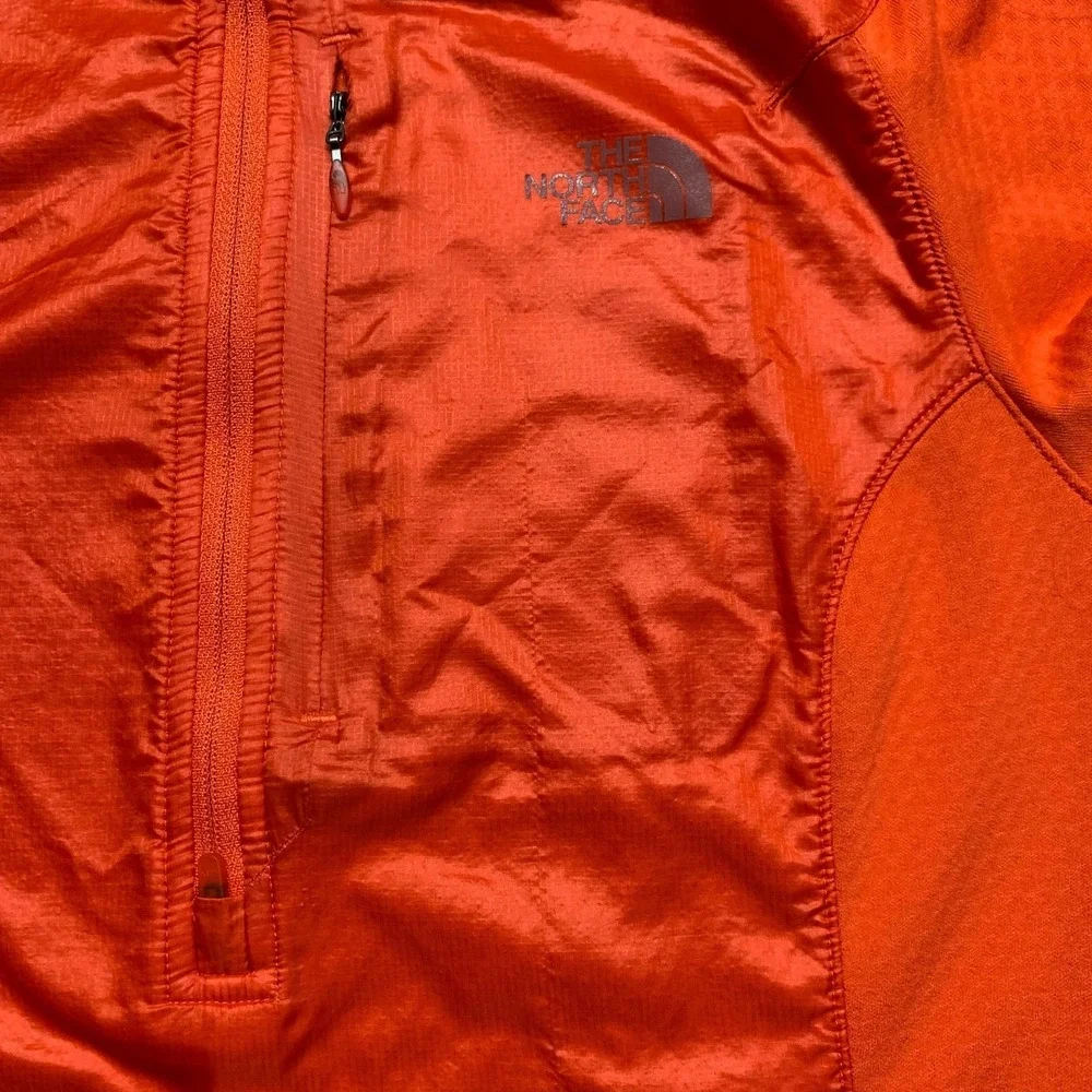 The North Face Women's S Fire Red Brave the Cold Wind 1/2‎ Zip Flashdry Pullover